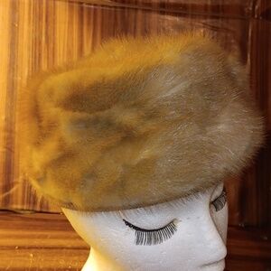 Vintage 1950s mink pillbox ladies hat 👒
